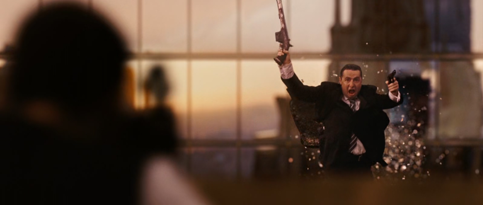 刺客联盟.Wanted.2008.1080p.BluRay.x265.3audio-RARBG特效字幕.mkv_20250329_100739.754.jpg