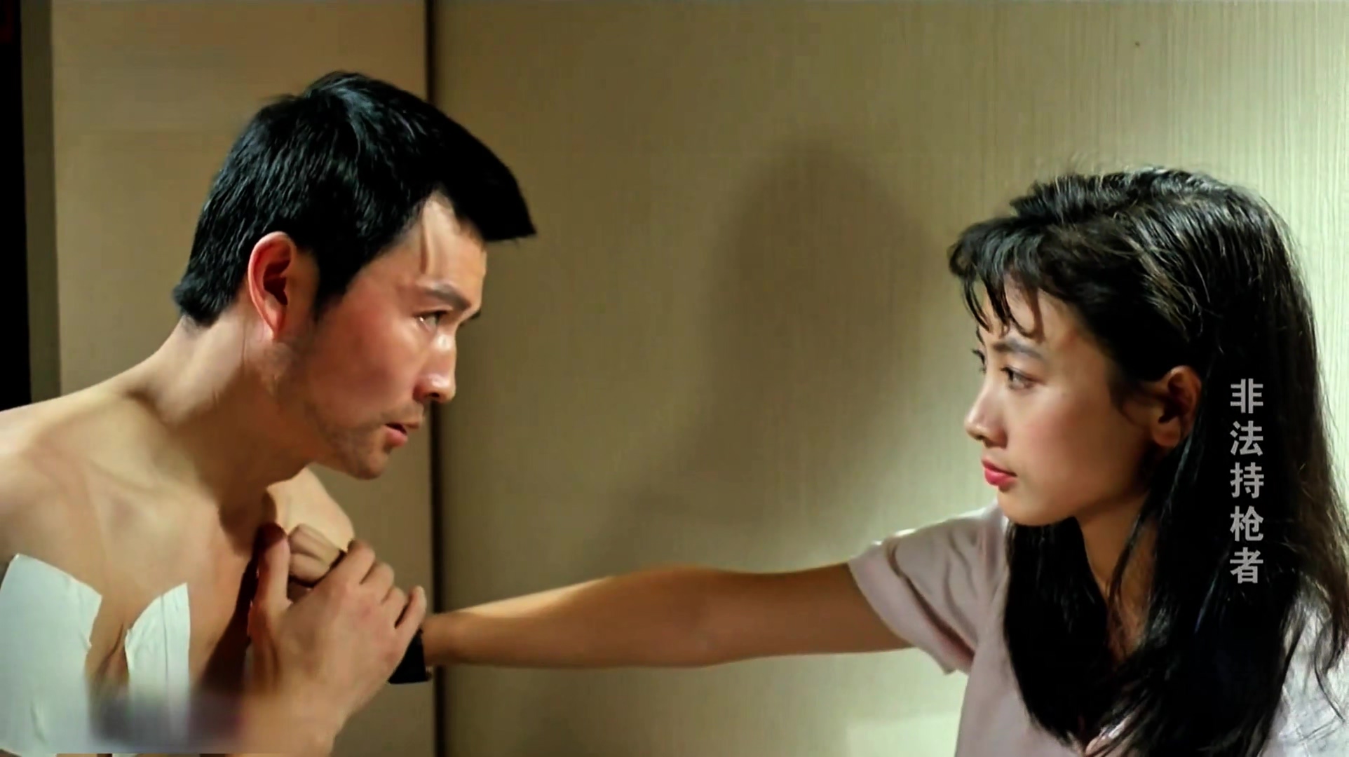 非法持枪者.mp4_20250403_012702.215.jpg