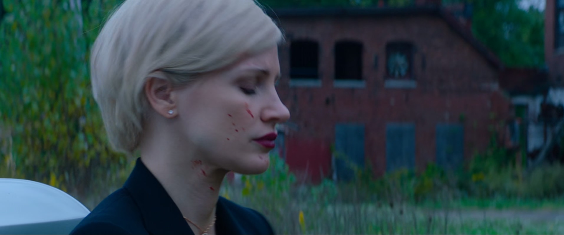艾娃.Ava.2020.1080p.10bit.BluRay.6CH.x265.HEVC.2audio-PSA.mkv_20250427_105558.940.jpg