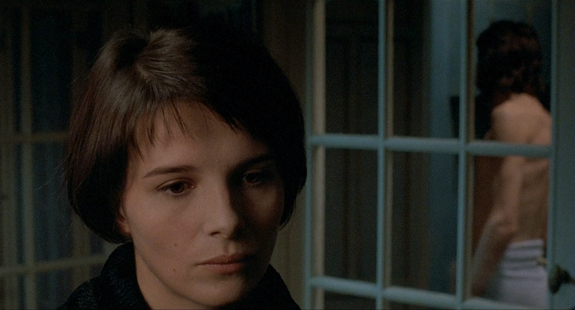 [蓝白红三部曲之蓝].Three.Colors.Blue.1993.CC.1080p.BluRay.x264.DTS.3Audios-CMCT..jpg