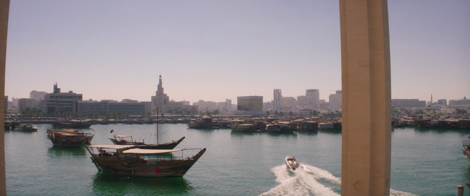 金爆行动.Operation.Fortune.Ruse.de.Guerre.2023.1080p.BluRay.x265.2audio-RARBG特.jpg