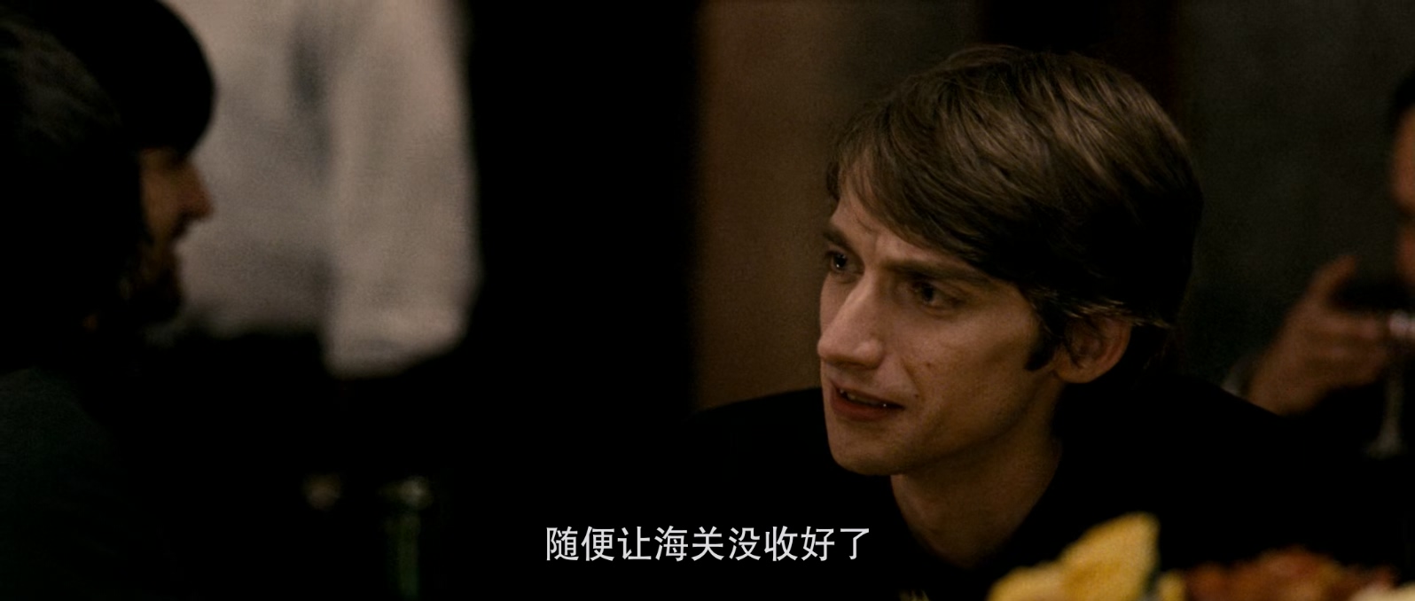 禁运品.Contraband.2012.1080p.BluRay.x265.2audio-RARBG特效字幕.mkv_20250504_104440.553.jpg