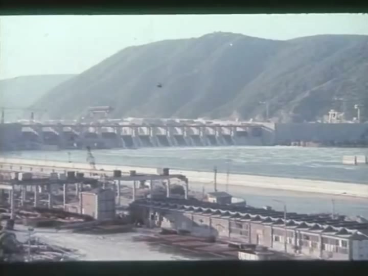 缩小包围圈.南斯拉夫.1974.上海电影译制厂.mkv_20250507_184840.282.jpg