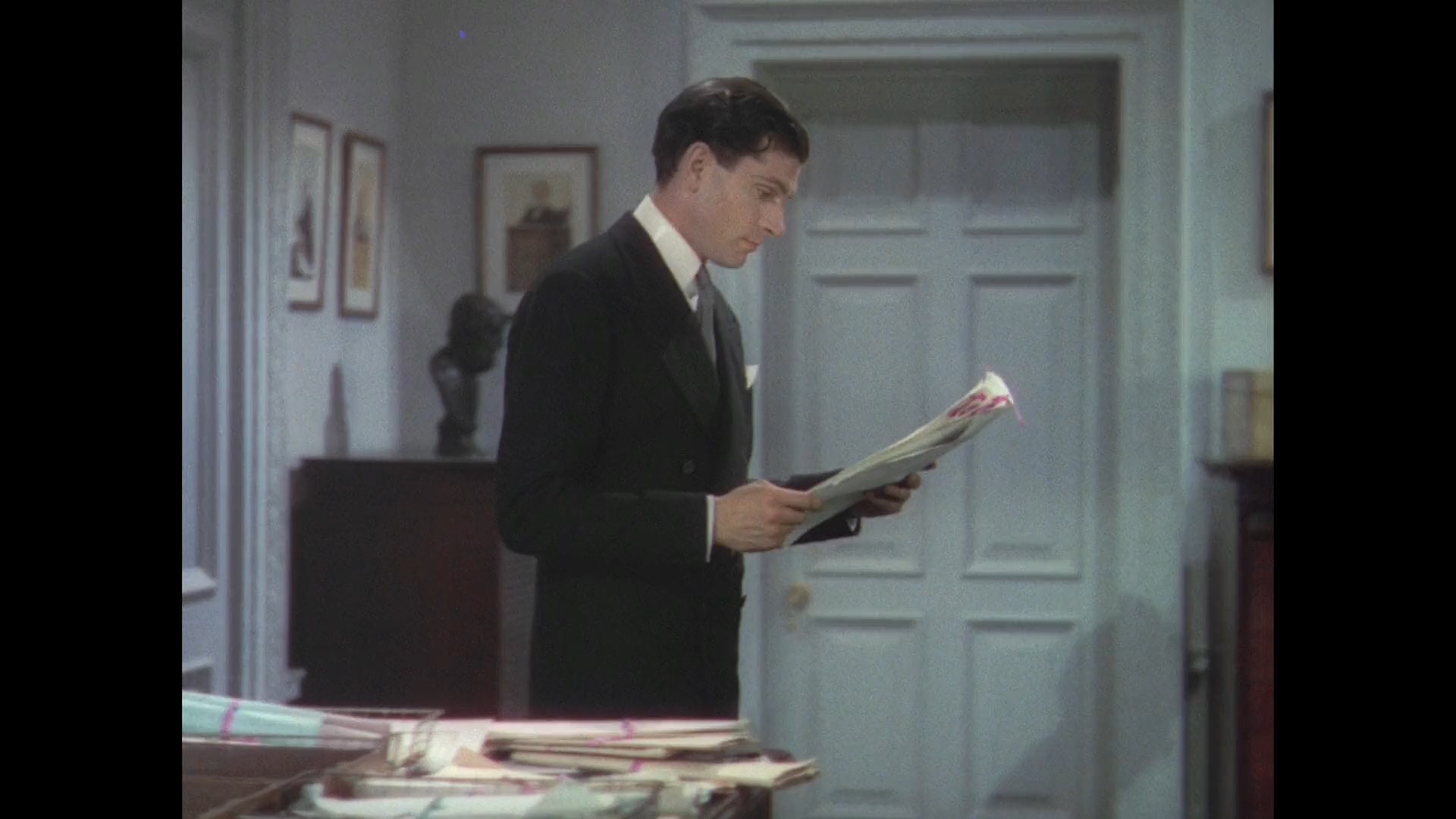 The.Divorce.Of.Lady.X.1938.1080p.BluRay.H264.AAC-RARBG.mkv_20250511_080046.487.jpg