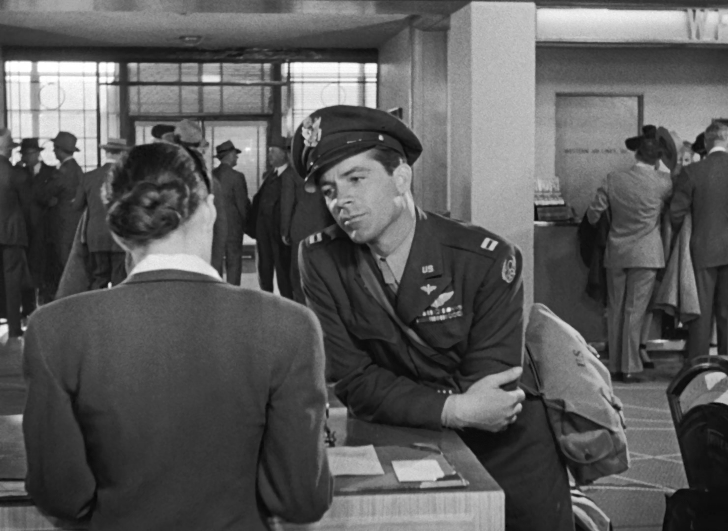 The.Best.Years.of.Our.Lives.1946.1080p.BluRay.x265.10bit.DTS-QuickIO.mkv_2025051.jpg