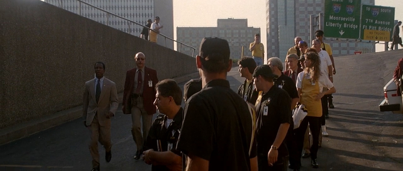 突然死亡1995.mkv_20250519_111616.455.jpg