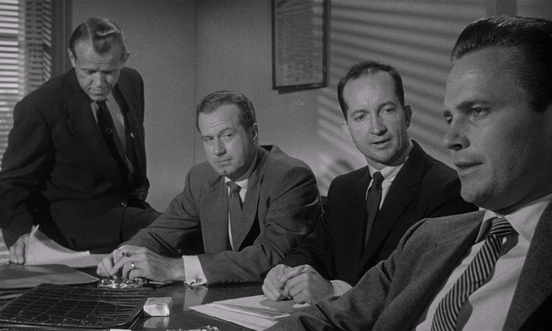 Kiss.Me.Deadly.1955.1080p.BluRay.x265-RARBG-bylh.mkv_20250519_224507.707.jpg