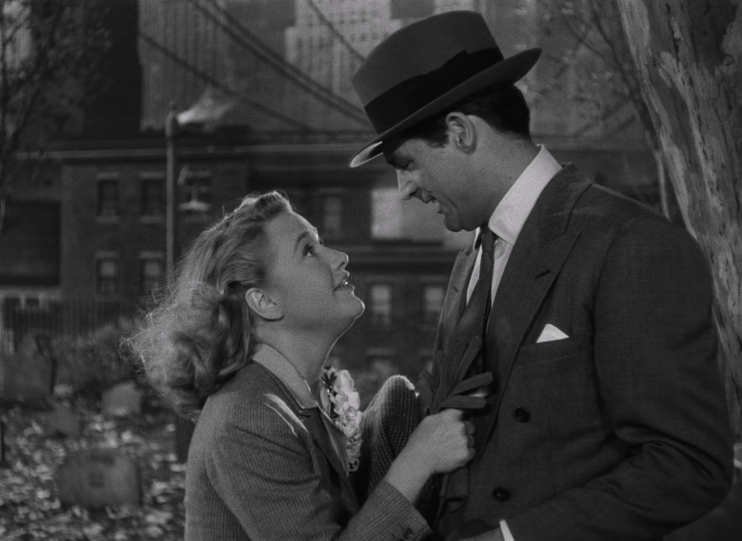 毒药与老妇.Arsenic.and.Old.Lace.1944.1080p.BluRay.x265-RARBG.mp4_20250528_235221.199.jpg