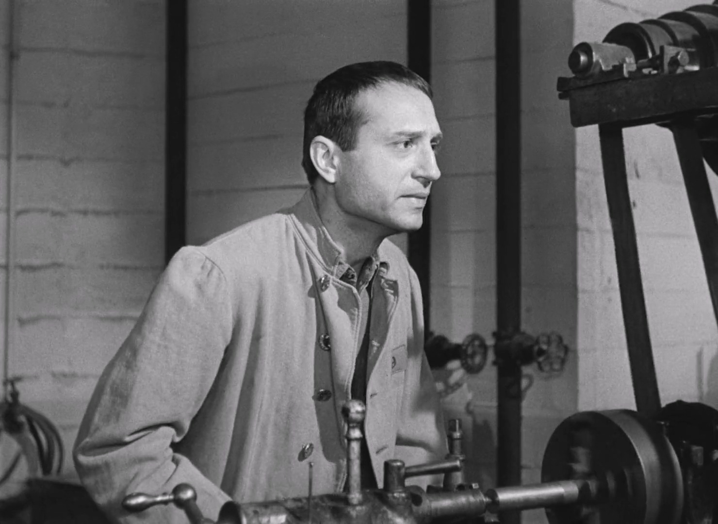 Brute.Force.1947.CRITERION.1080p.BluRay.H264.AAC-RARBG-bylh.mkv_20250531_063051.423.jpg