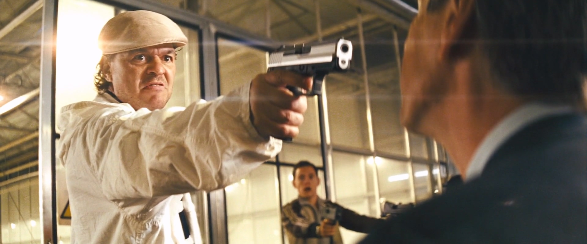 双面任务.Layer.Cake.2004.BluRay.1080p.DTS.x264.mkv_20250531_094204.342.jpg