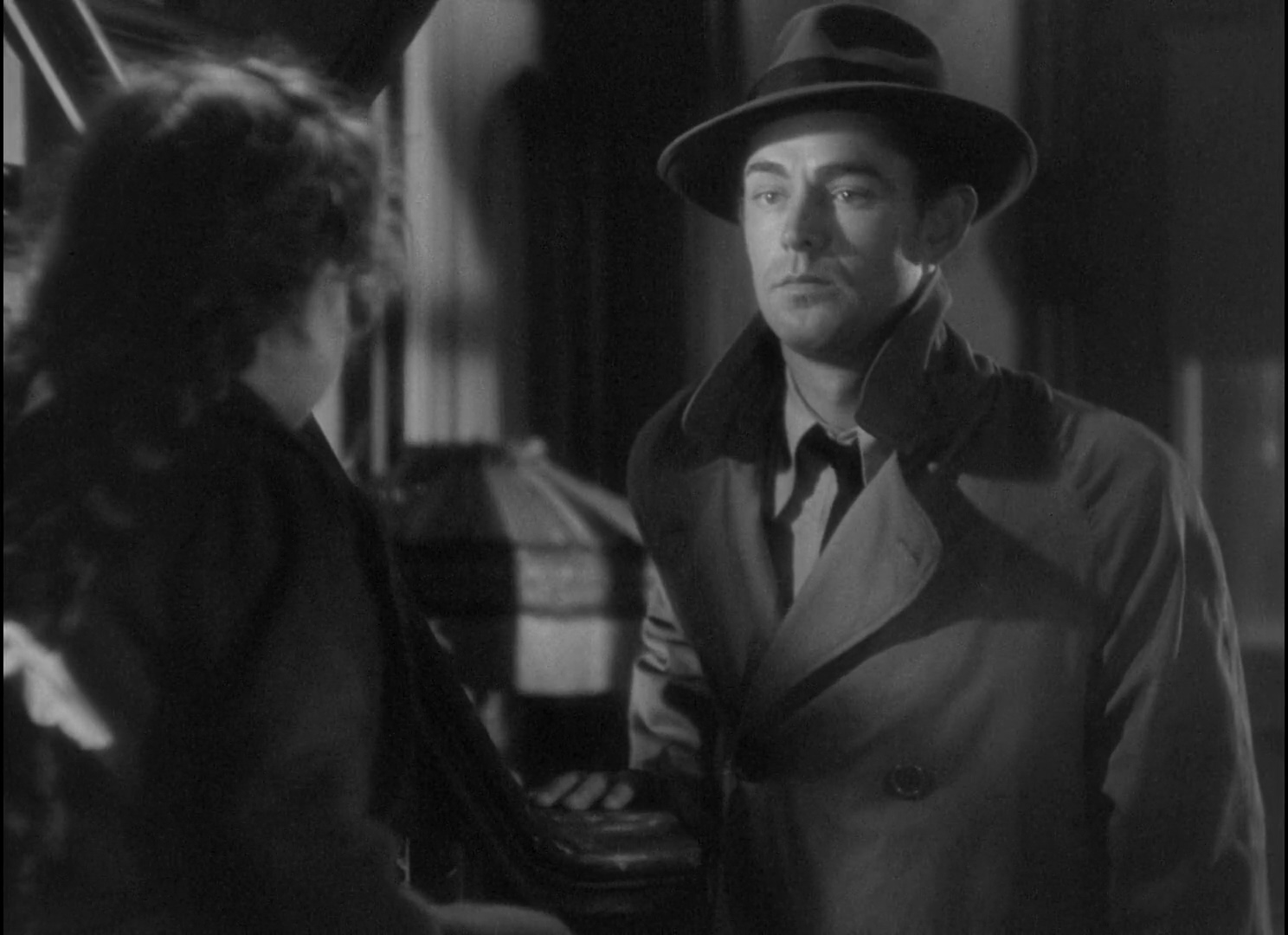 This.Gun.for.Hire.1942.1080p.BluRay.H264.AAC-RARBG-bylh.mkv_20250605_103128.279.jpg