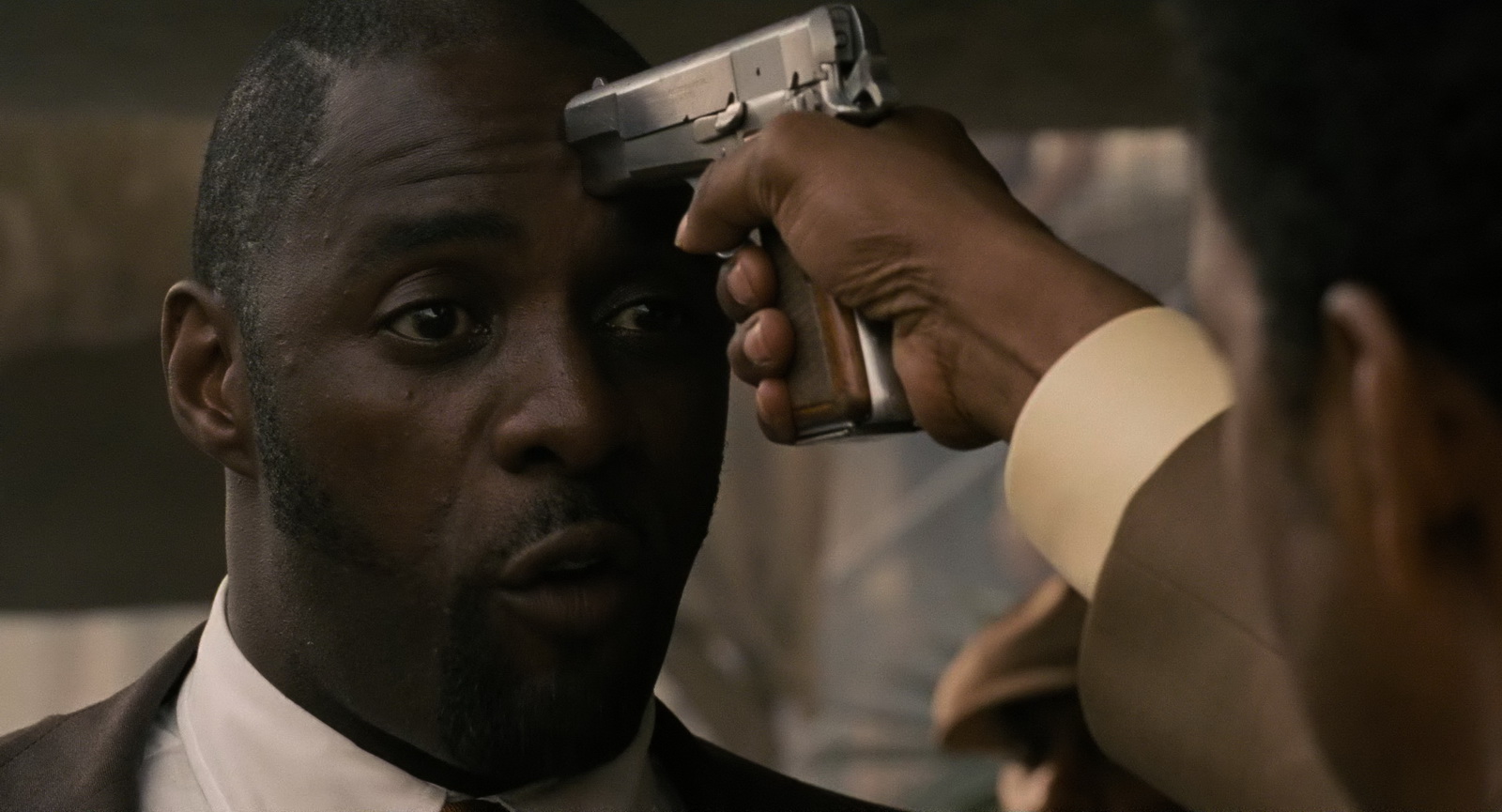 American.Gangster.2007.EXTENDED.2160p.UHD.BluRay.x265.10bit.HDR.DTS-X.7.1-RARBG-.jpg