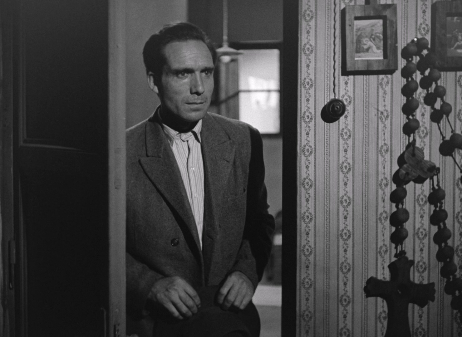 Bicycle.Thieves.1948.1080p.BluRay.x264.FLAC.1.0-SONYHD.mkv_20250611_220212.296.jpg