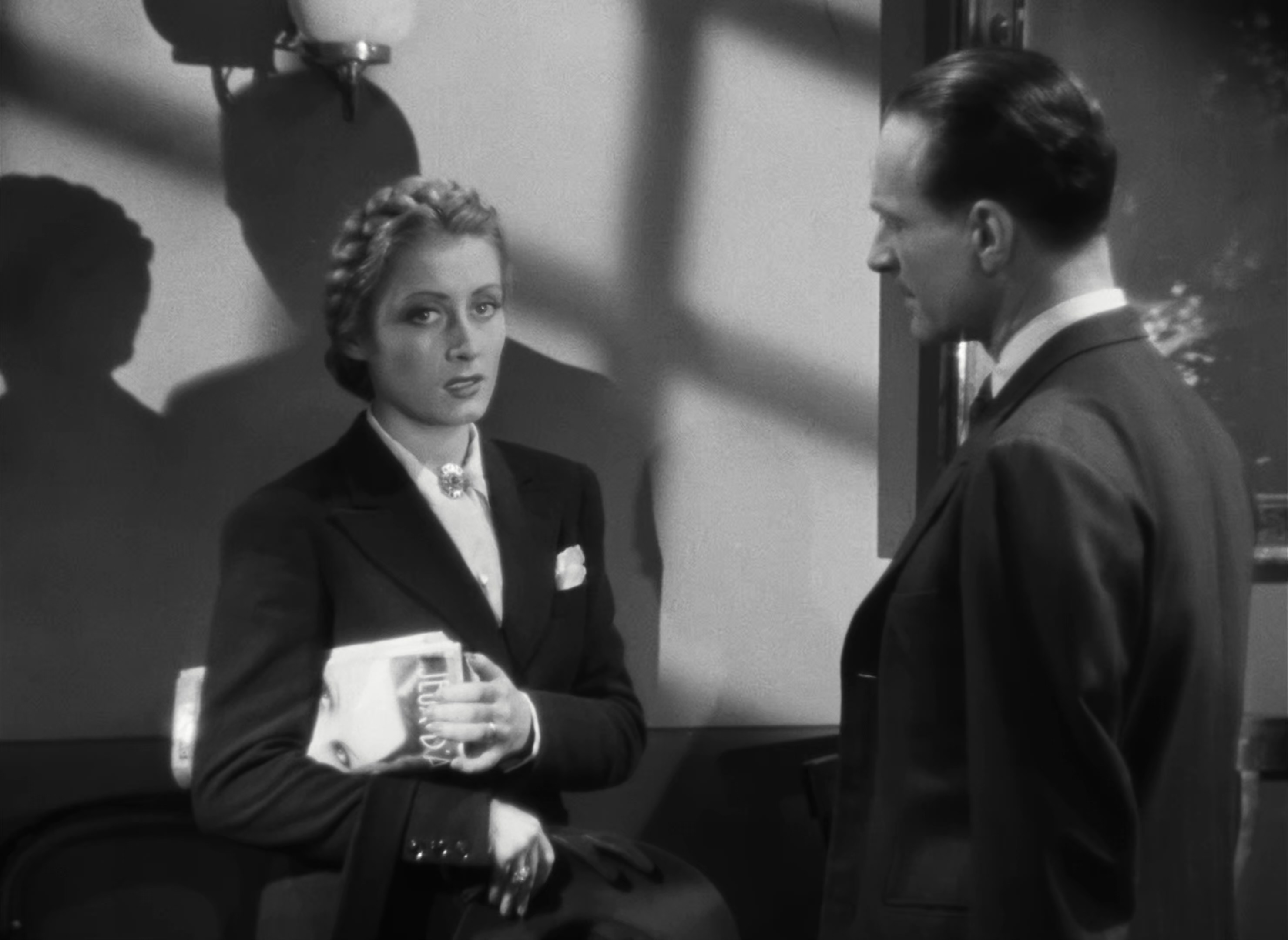 Le.Corbeau.1943.2160p.BRRip.AAC2.0.x265.10bits-RxB-bylh.mkv_20250617_104144.754.jpg