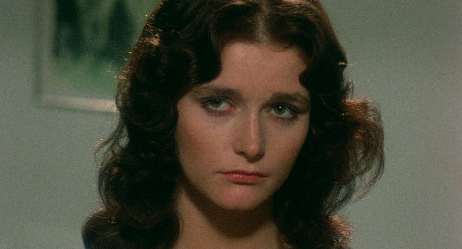 Sisters.1972.CC.BluRay.1080p.DTS-HD.MA1.0.x265.10bit-ALT.mkv_20250622_085346.754.jpg