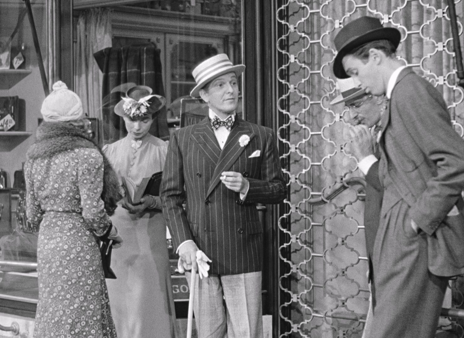 The.Shop.Around.the.Corner.1940.1080p.BluRay.x264.DTS-QuickIO.mkv_20250622_092949.524.jpg