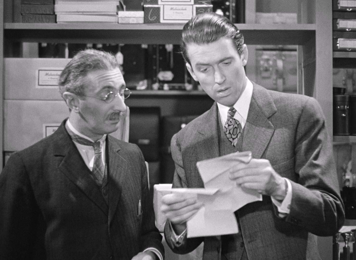 The.Shop.Around.the.Corner.1940.1080p.BluRay.x264.DTS-QuickIO.mkv_20250622_093007.733.jpg