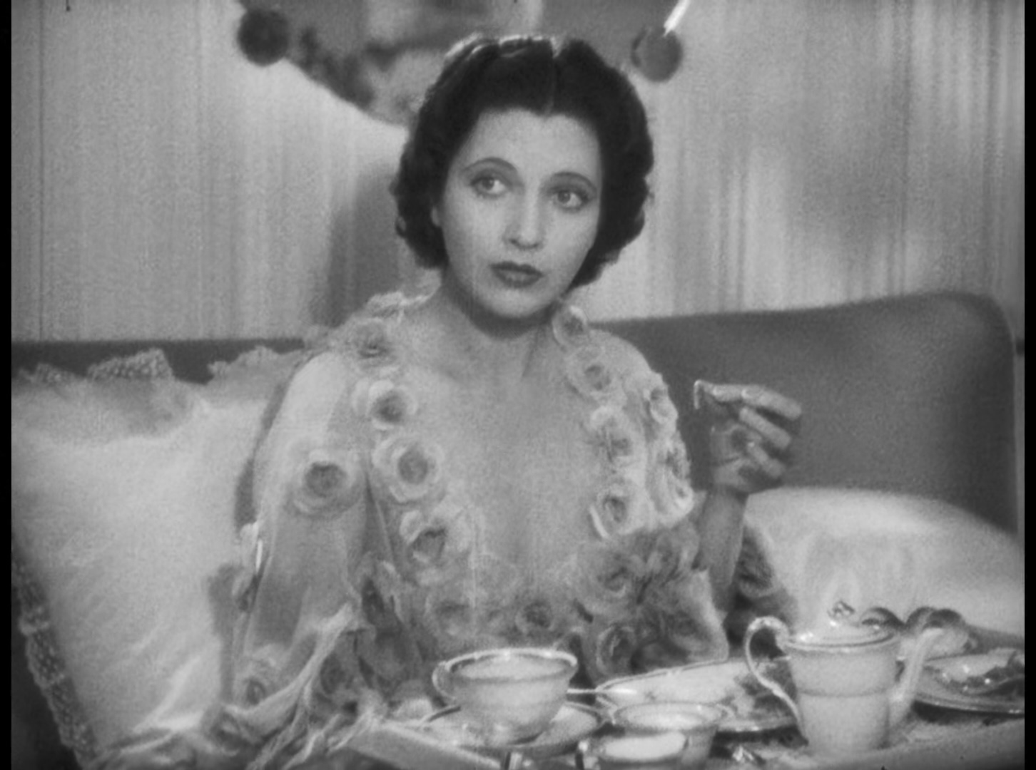 Trouble.in.Paradise.1932.1080p.BluRay.x265-RARBG.mp4_20250624_104830.156.jpg