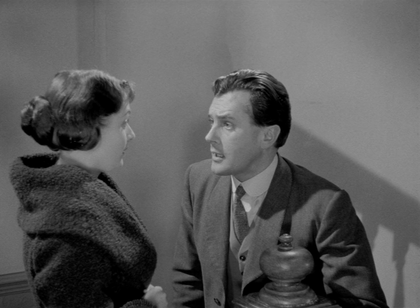 An.Inspector.Calls.1954.1080p.BluRay.H264.AAC-RARBG.mkv_20250625_151628.300.jpg
