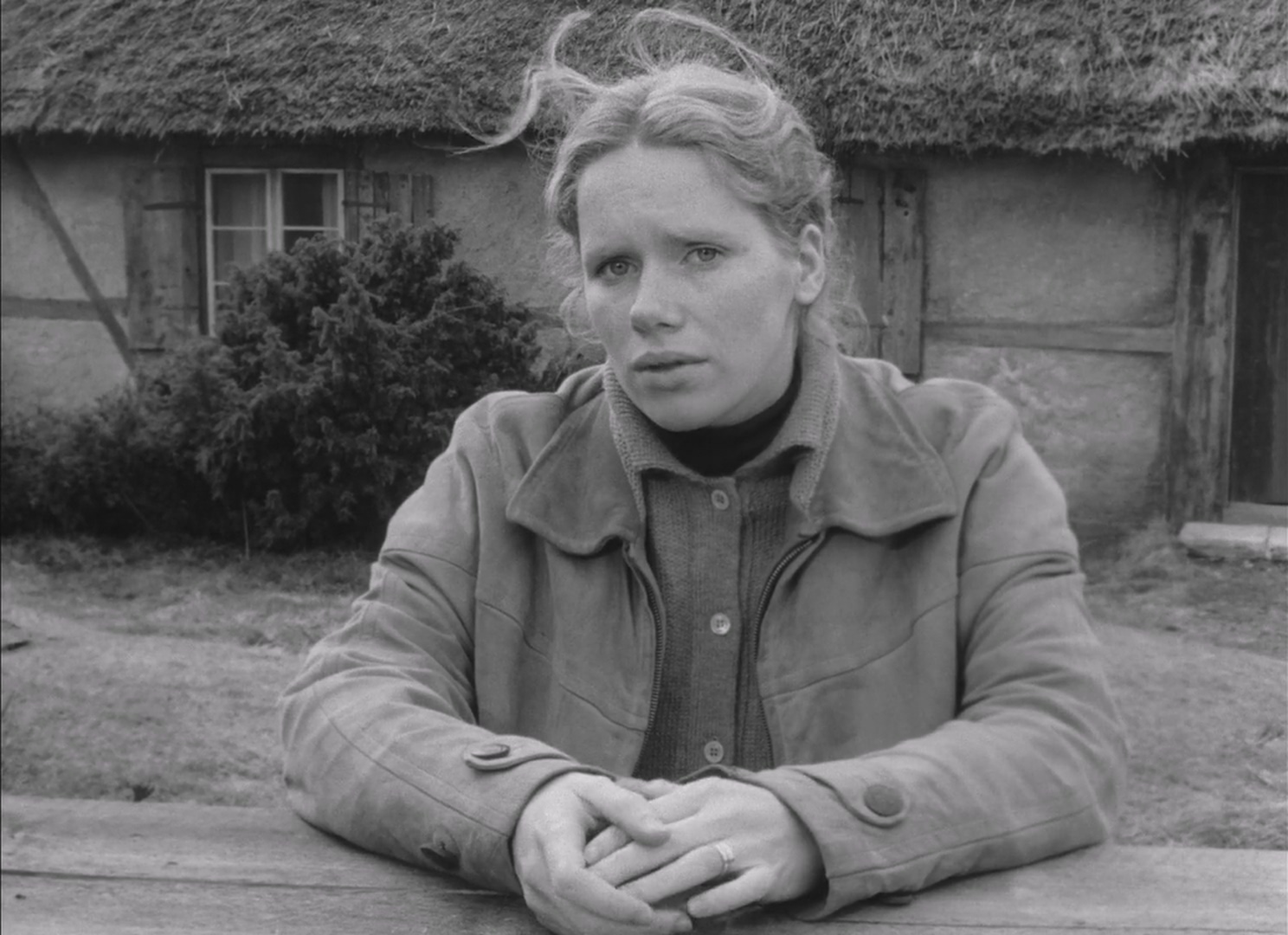 Hour.of.the.Wolf.1968.SWEDISH.1080p.BluRay.H264.AAC-VXT.mkv_20250629_004704.588.jpg