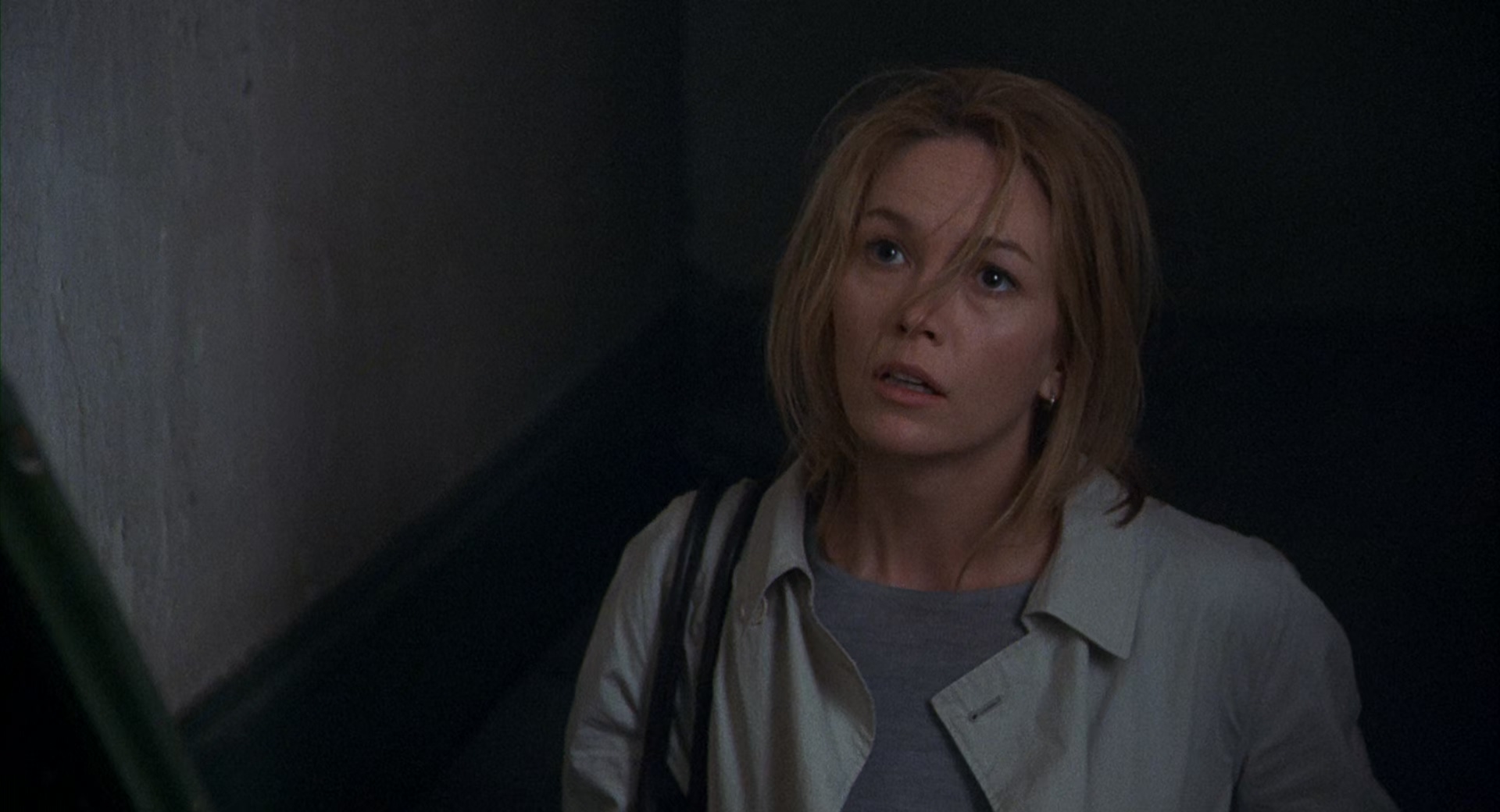 不忠.Unfaithful.2002.1080p.BluRay.x265.国英双语双字.mkv_20250629_200234.975.jpg