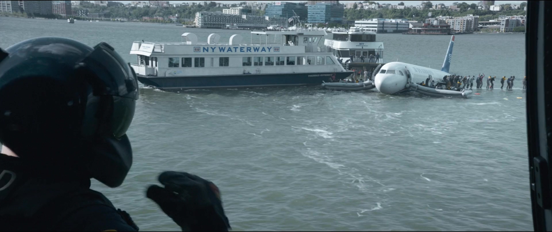 萨利机长.Sully.2016.CN.mkv_20250706_155801.439.jpg