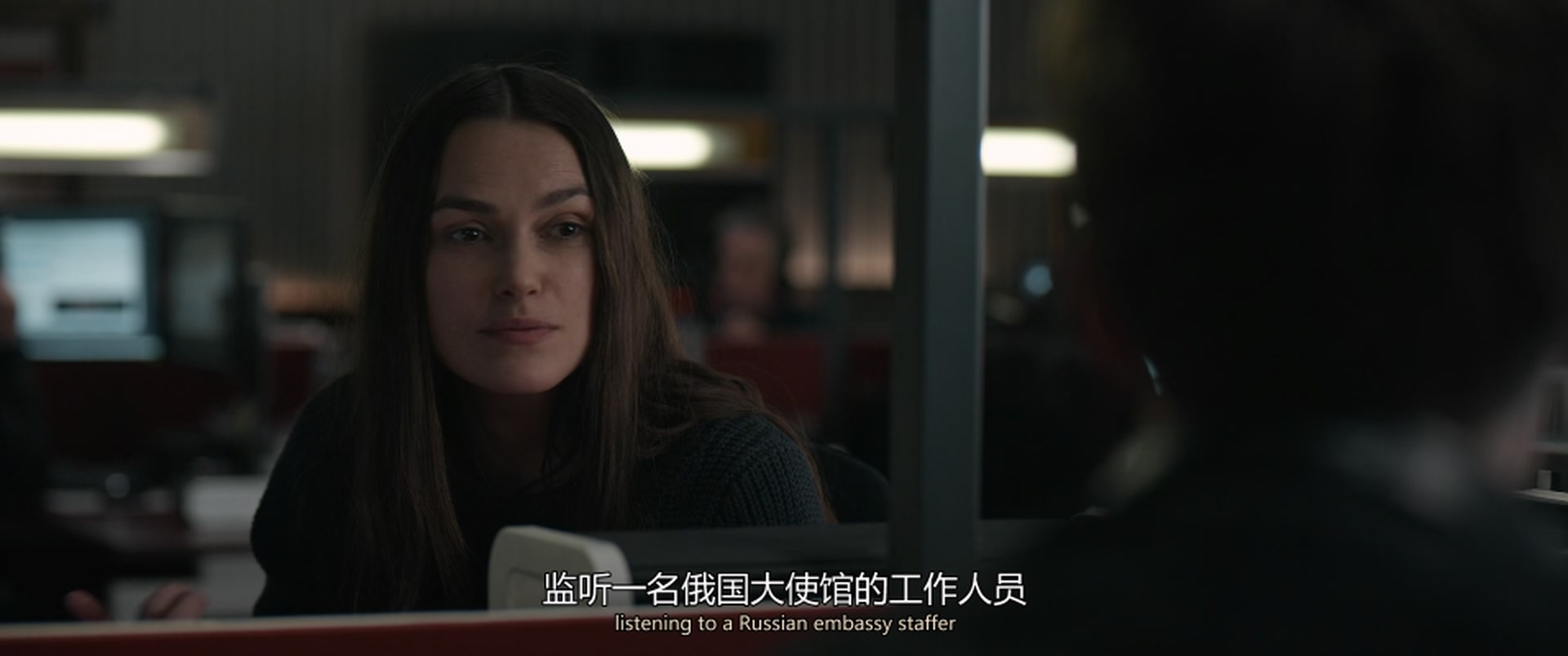 官方机密.Official.Secrets.2019.1080p.BluRay.x265.国英双语中字.mkv_20250706_220622.726.jpg