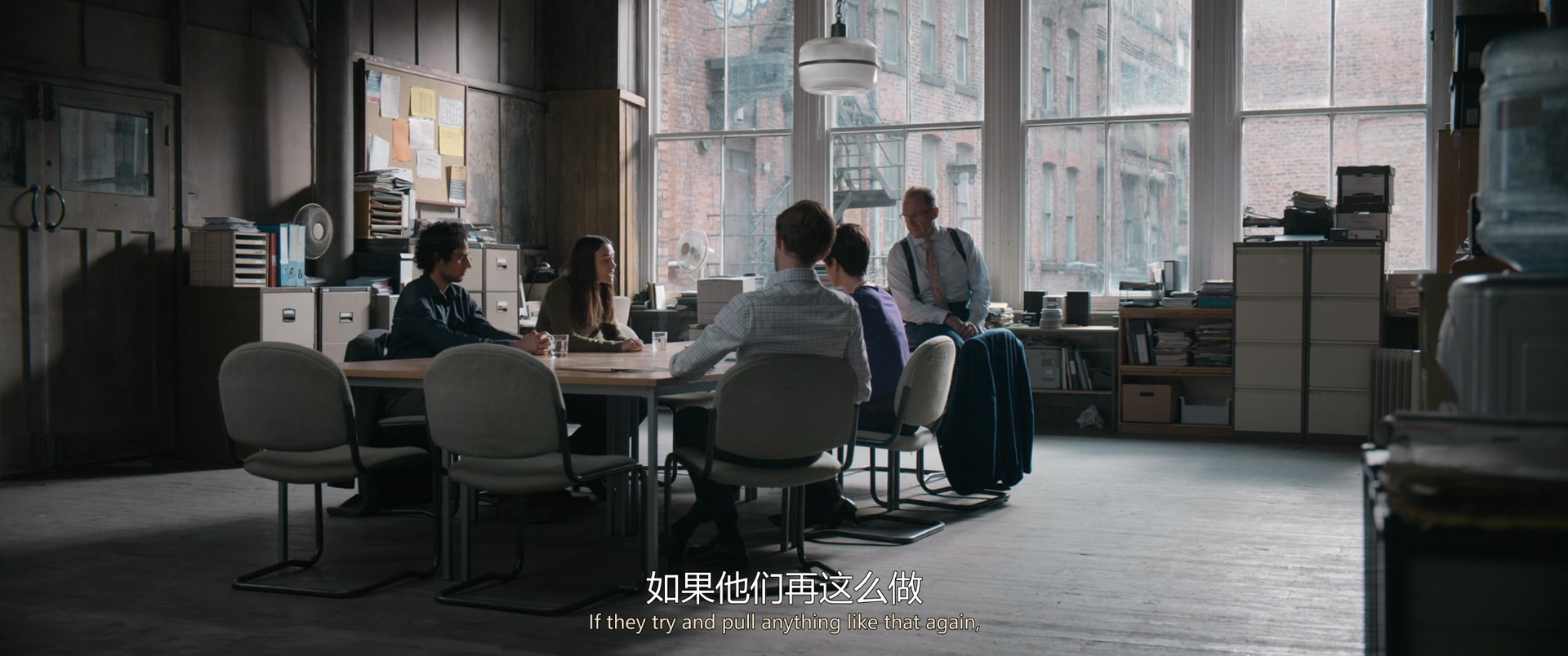 官方机密.Official.Secrets.2019.1080p.BluRay.x265.国英双语中字.mkv_20250706_220648.266.jpg