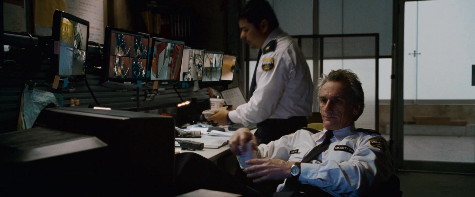 电梯里的恶魔.Devil.2010.CNSC.mkv_20250712_144728.414.jpg