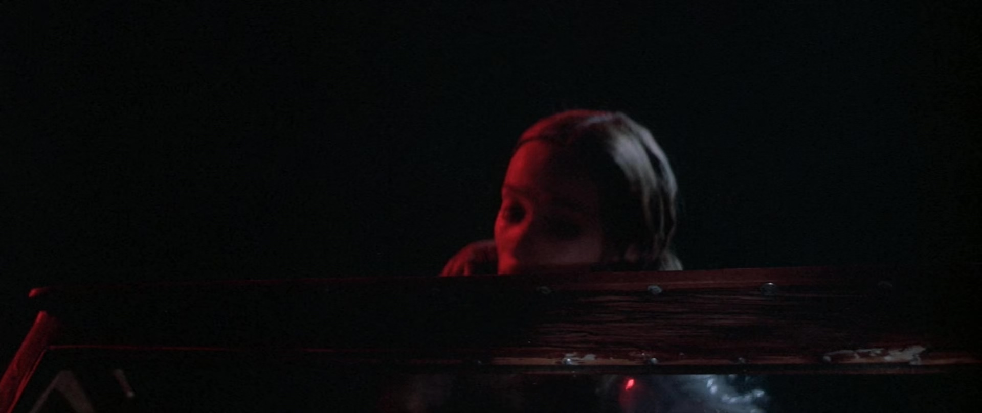 恐怖触须.TENTACLES.1977.2Audio.CN.mkv_20250712_160545.854.jpg