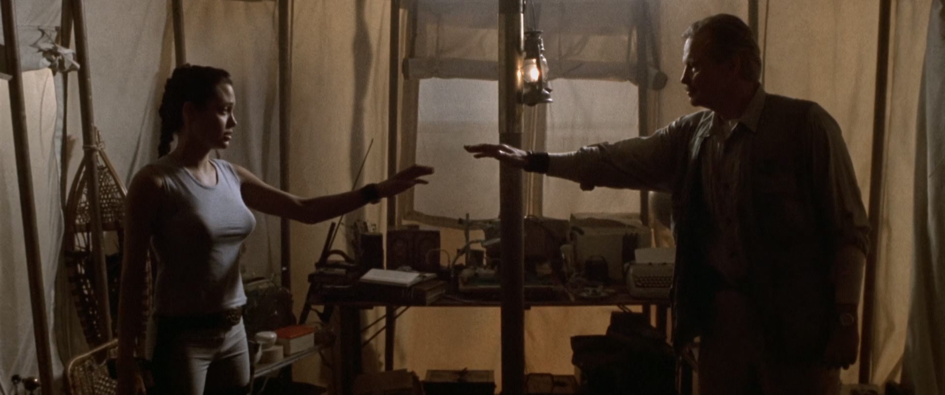 2001.古墓丽影1(101分钟).1080P.上译英特效中字.mkv_20250727_235953.214.jpg