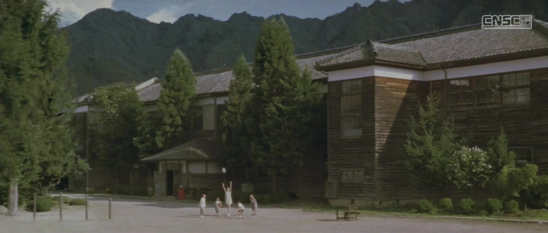 学校怪谈4.1999.CN.mkv_20250731_133458.925.jpg