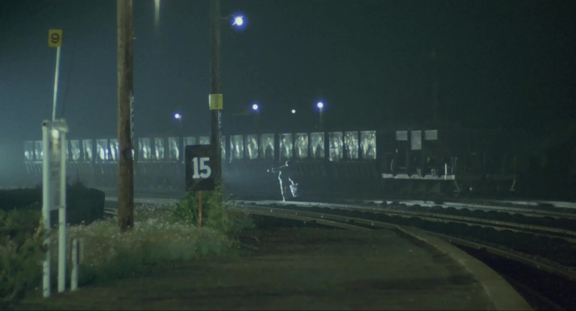 车站.1981.2Audio.CN.mkv_20250731_161747.955.jpg