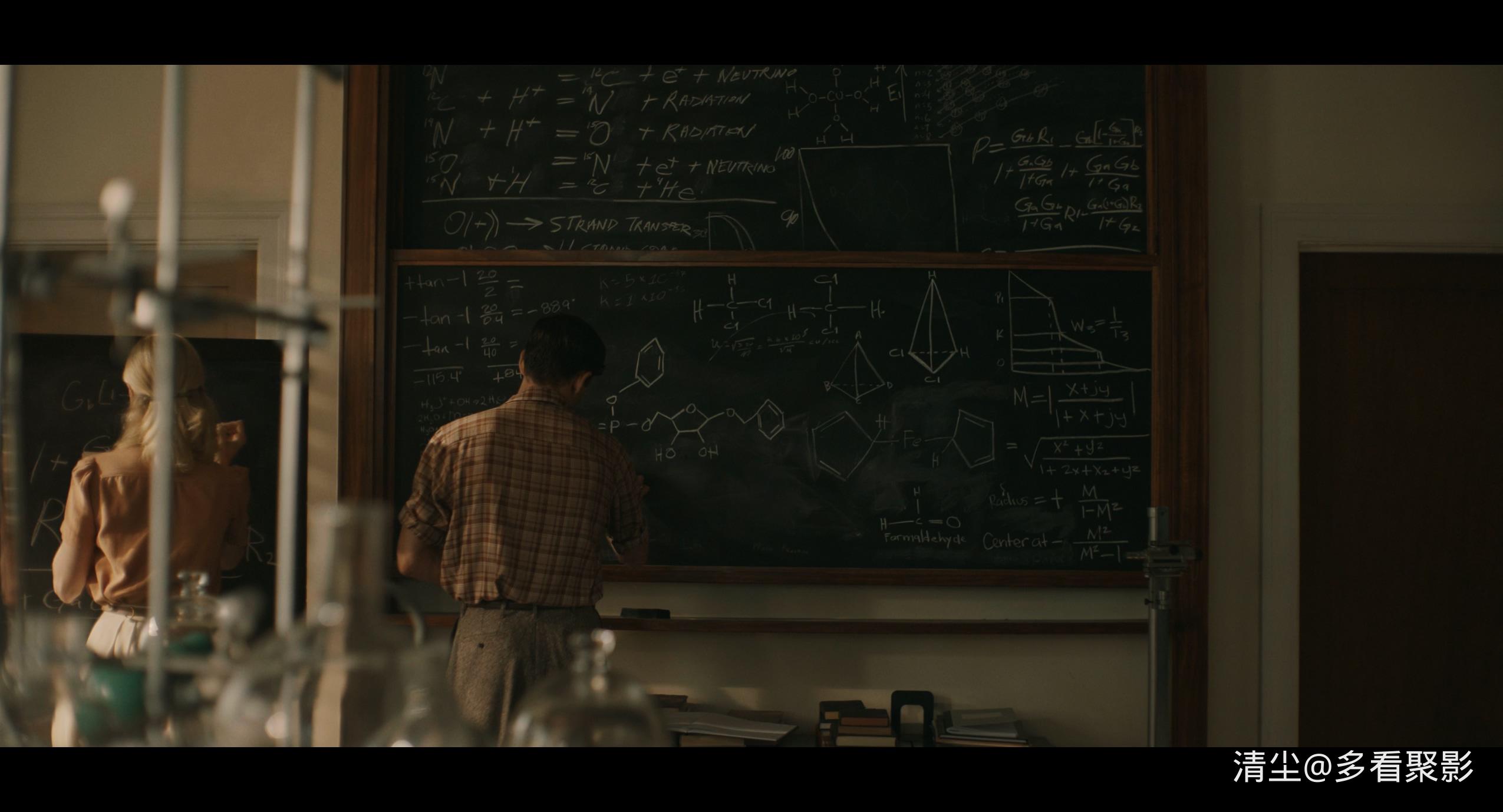 Lessons.in.Chemistry.S01E01.Little.Miss.Hastings.2160p.ATVP.WEB-DL.DDP5.1.Atmos..jpg