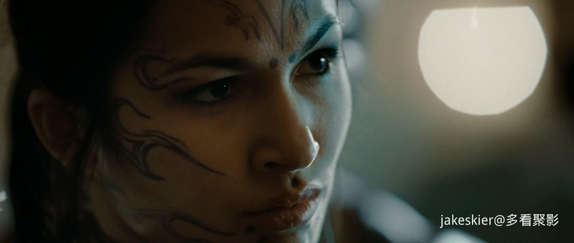 2009.暴力街区13：终极(101分钟).1080P.爱奇艺草配英法特效中字.mkv_20251219_223127.425.jpg