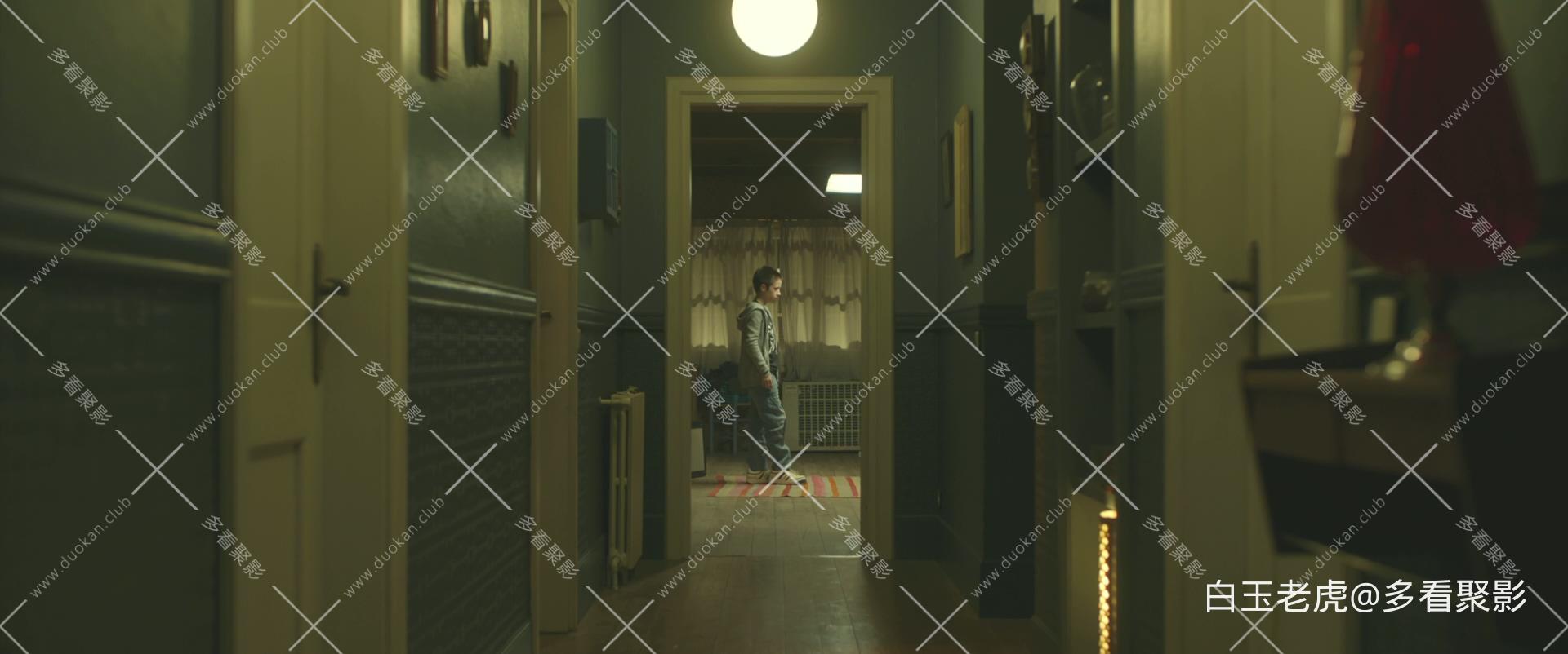 海市蜃楼.Durante.la.tormenta.aka.Mirage.2018.BluRay.1080p.x265.10bit.TrueHD.5.1..jpg